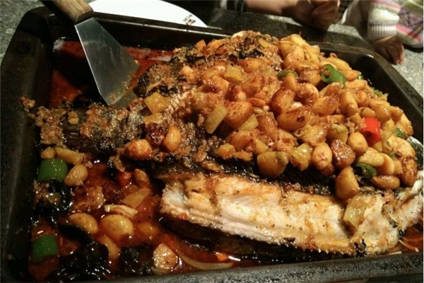 黑炭烤鱼