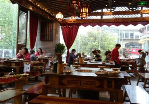 爱转角串串火锅加盟怎么样？优势众多，开店轻松可盈利