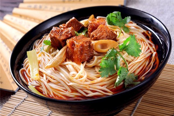 甘肃牛肉拉面条件是什么？赚钱吗？