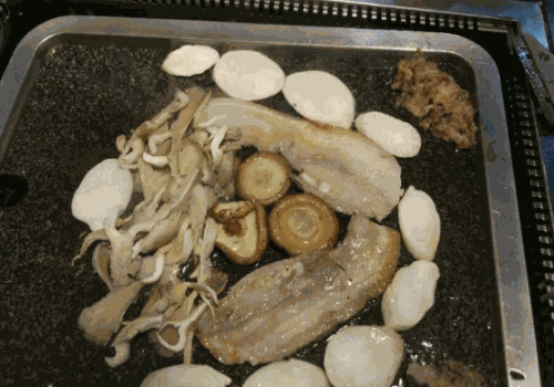 小猪仔石板烤肉