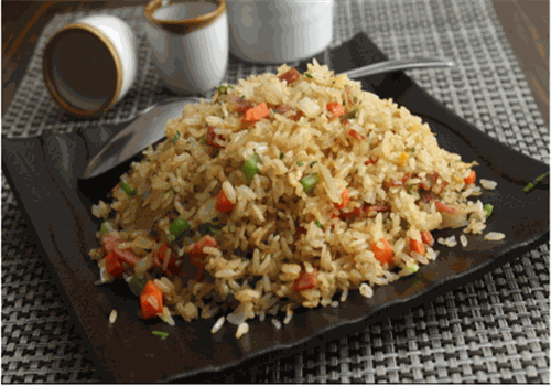 90青年炒饼炒饭