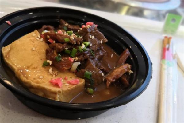 泉鲤日本料理加盟赚钱吗？口味独特，味道纯正赚钱快