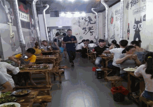崔事员碳烤肉店面