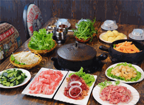 鼎中王龟锅烤肉加盟店