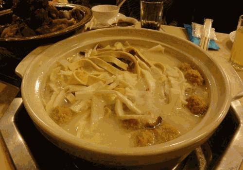 三人行骨头王火锅