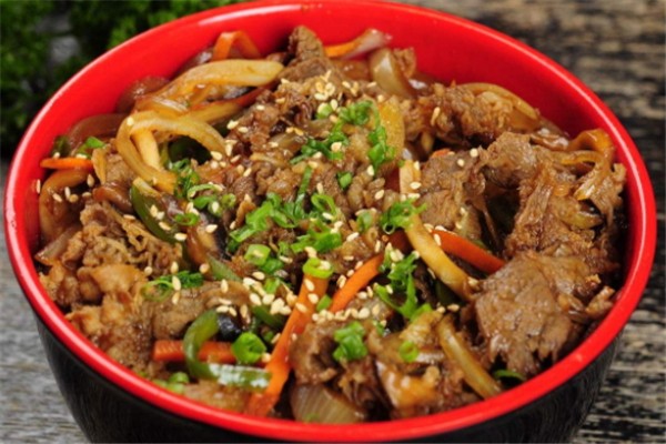 偶拌秘汁牛肉饭