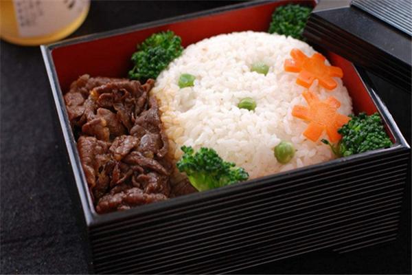 偶拌秘汁牛肉饭