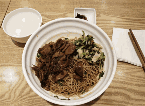 左一家私房面馆