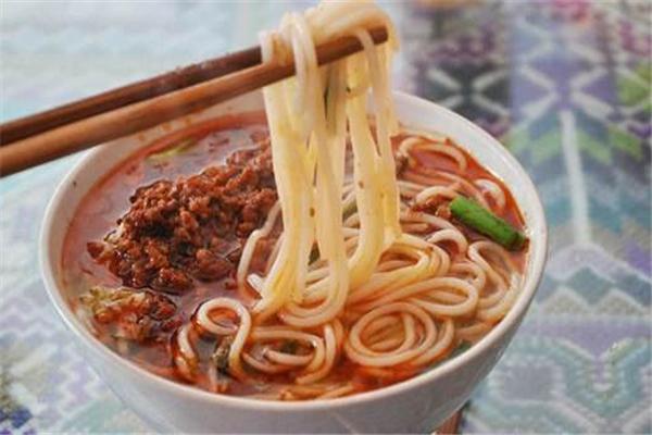 馋二坛小锅米线