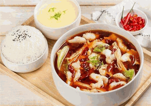 萌小艾酸菜鱼米饭