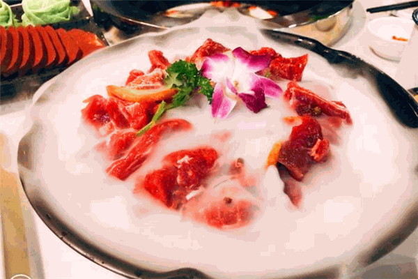 加盟腩潮鲜牛腩火锅店得电话