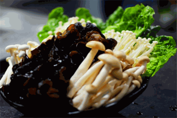 腩潮鲜火锅加盟