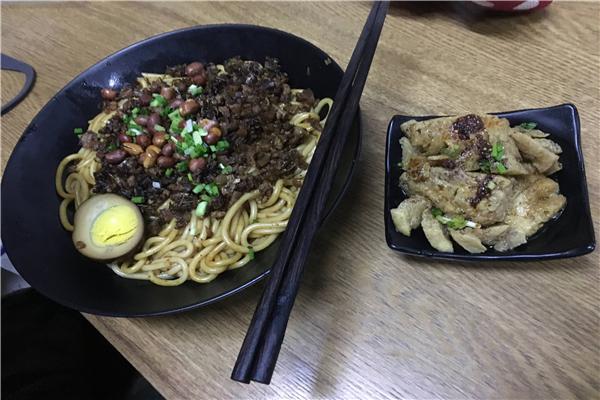 飞山蛮米粉铺子加盟