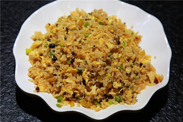 就饱了炒饭卤味简餐加盟