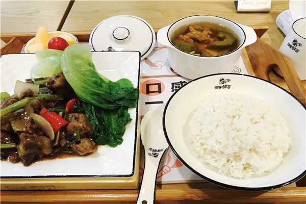 独家鲜言牛腩饭加盟