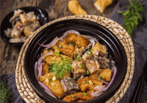 谷色天湘煲仔饭