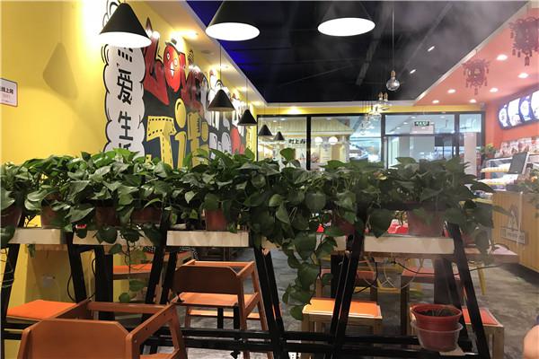 吉吉向上炭烤鸡肉煲