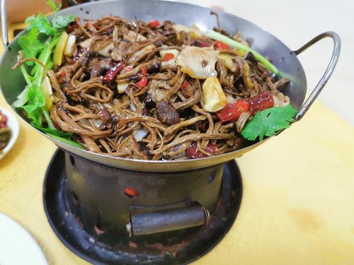 洞庭湖湘菜馆