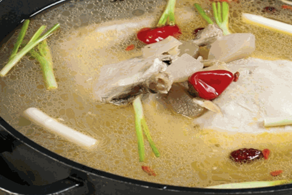 三里香铁锅门酸菜鱼加盟