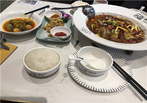 算坛子酸菜鱼