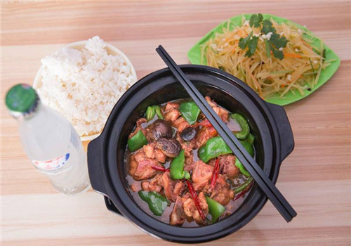 悦味思黄焖鸡米饭