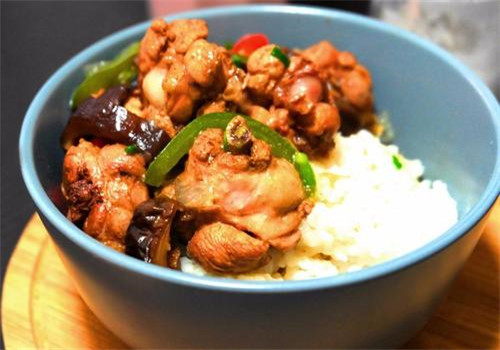 小哥俩黄焖鸡米饭