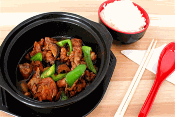 魏小宝黄焖鸡产品 门店图片