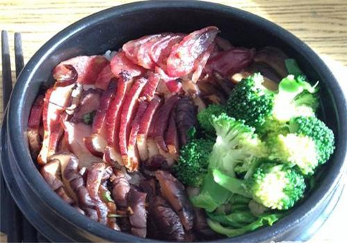 简单小厨煲仔饭产品 门店图片
