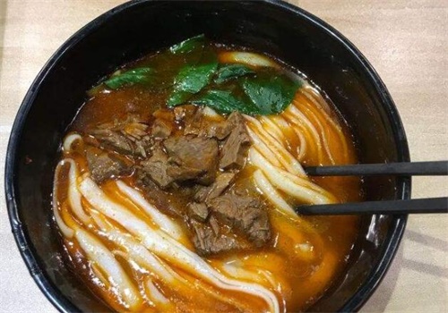 小孔哥津市牛肉粉