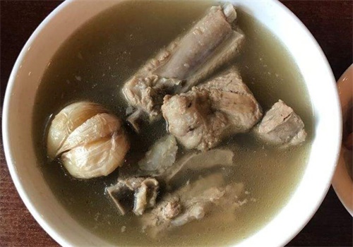 肥豚肉骨茶