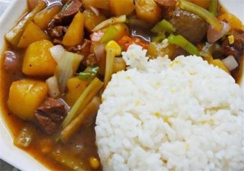 辛小牛焖汁牛肉饭