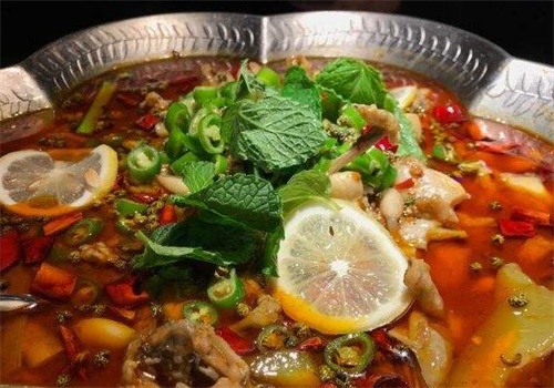 撒椒鱼米饭