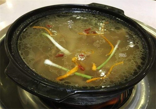巴人媳妇七品汤煲馆