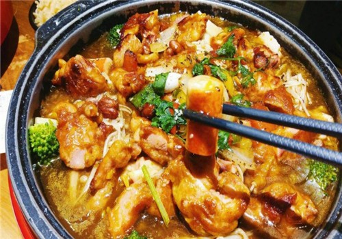 吉吉向上碳烤鸡肉煲