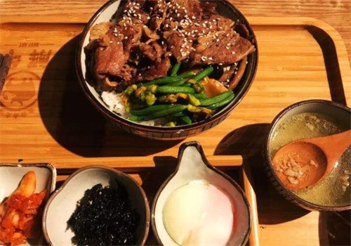 解牛炭火牛肉盖饭