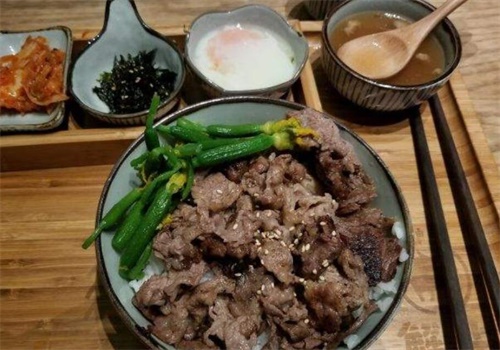 解牛炭火牛肉盖饭