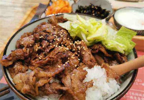 解牛炭火牛肉盖饭