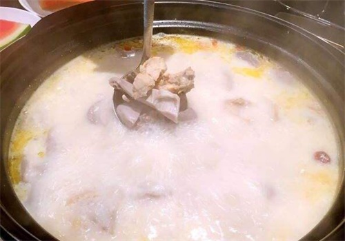 煲宫猪肚鸡