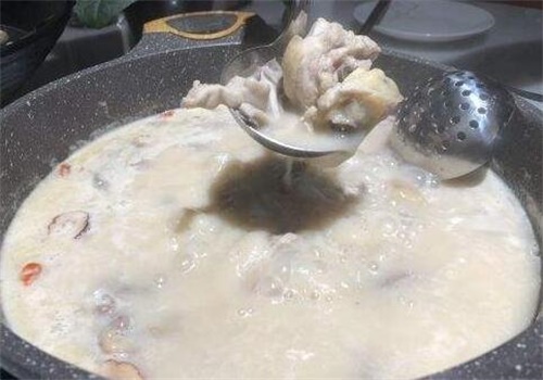 煲宫猪肚鸡