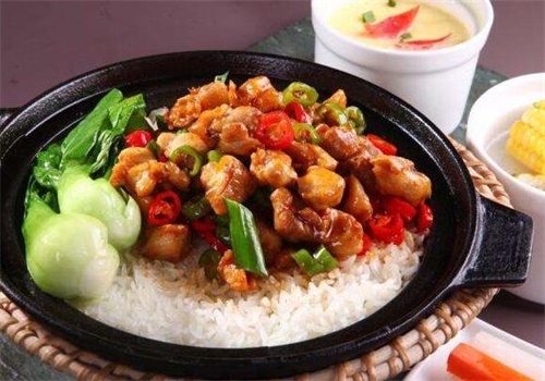 黄焖鸡煲仔饭