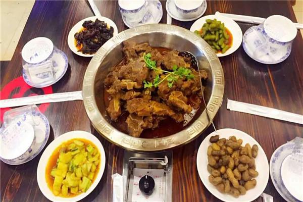 骨气大盆骨火锅加盟