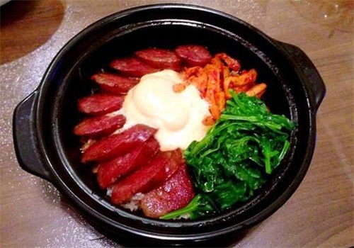 锅巴香香煲仔饭