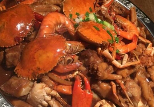 大嘴肉蟹煲