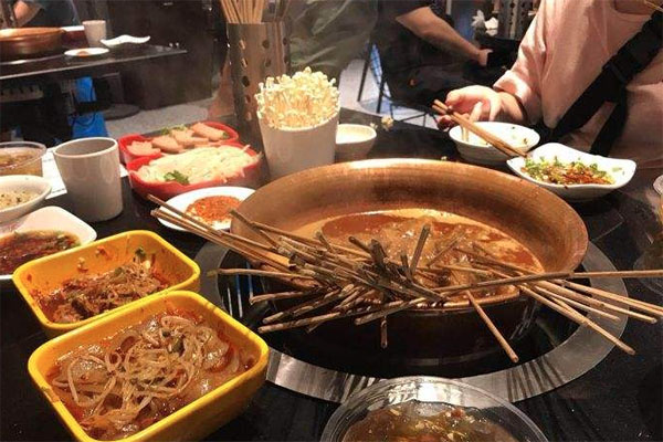 乐山牛华八婆麻辣烫产品 门店图片