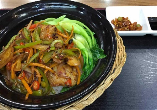 粒粒香广东煲仔饭