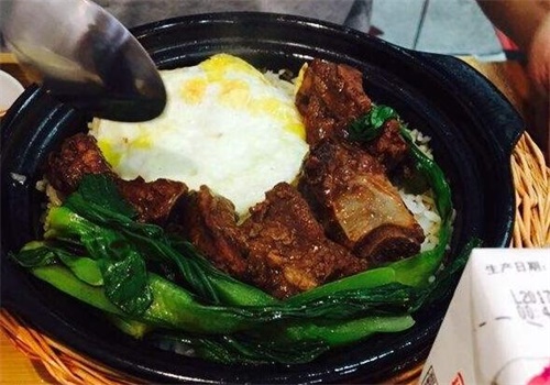 煲来乐专业煲仔饭