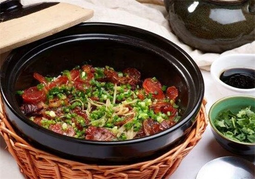 爱上煲仔饭