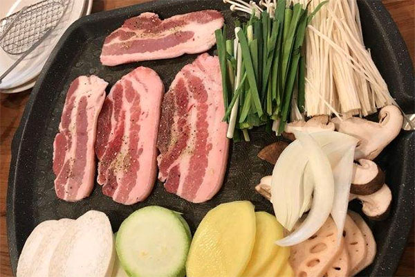 味道门炭火烤肉加盟