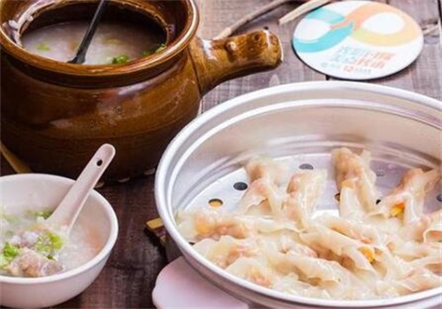光头佬咸骨煲仔粥爽滑饺子皇
