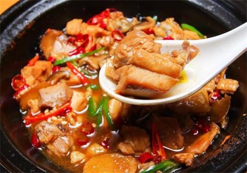 煲仔饭黄焖鸡